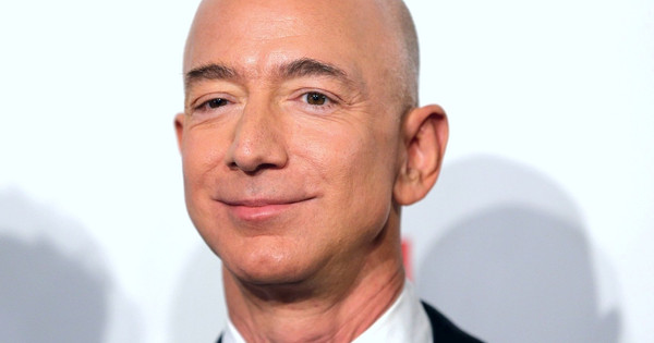 Rộ tin đồn Jeff Bezos sẽ trở lại làm CEO sau khi Amazon sa thải 18.000 nhân viên - Ảnh 1.