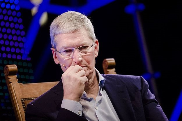 apple-ceo-tim-cook-is-calling-for-bloomberg-to-re-2-3179-1540218357-0dblbig-1696913165563-16969131657552025225803.jpg