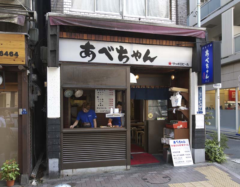 Nhà hàng Nhật nức danh với vại nước sốt 60 năm không cọ rửa, sốt tràn đóng đen thành tảng khách vẫn xếp hàng dài - Ảnh 1.
