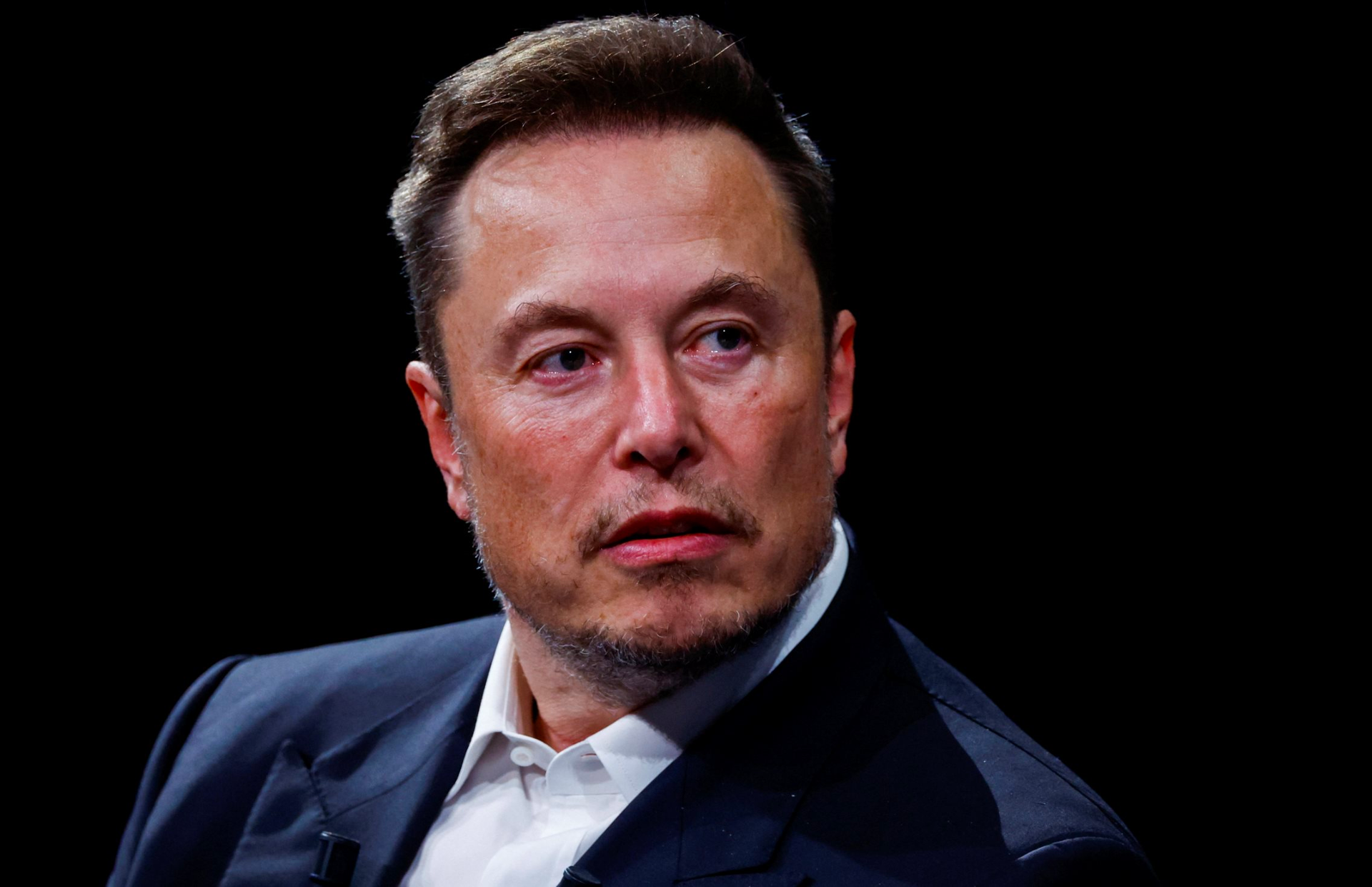 Chuyện gì đang xảy ra với Elon Musk: Bi quan bất thường về Tesla, né tránh câu hỏi về cả xe tự lái và AI, còn nhắc tới tình huống 'ngàn cân treo sợi tóc' - Ảnh 1.