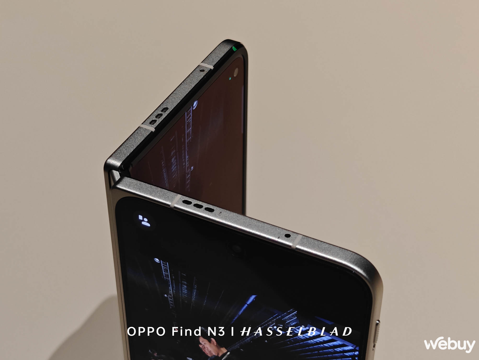Trên tay OPPO Find N3, chụp bởi OPPO Find N3: Cuối cùng, Samsung đã có đối thủ xứng tầm - Ảnh 10.