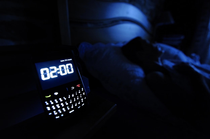 Đi ngủ nhớ để điện thoại ở chế độ này, vừa giảm bức xạ lại giúp bạn có giấc ngủ ngon - Ảnh 2.