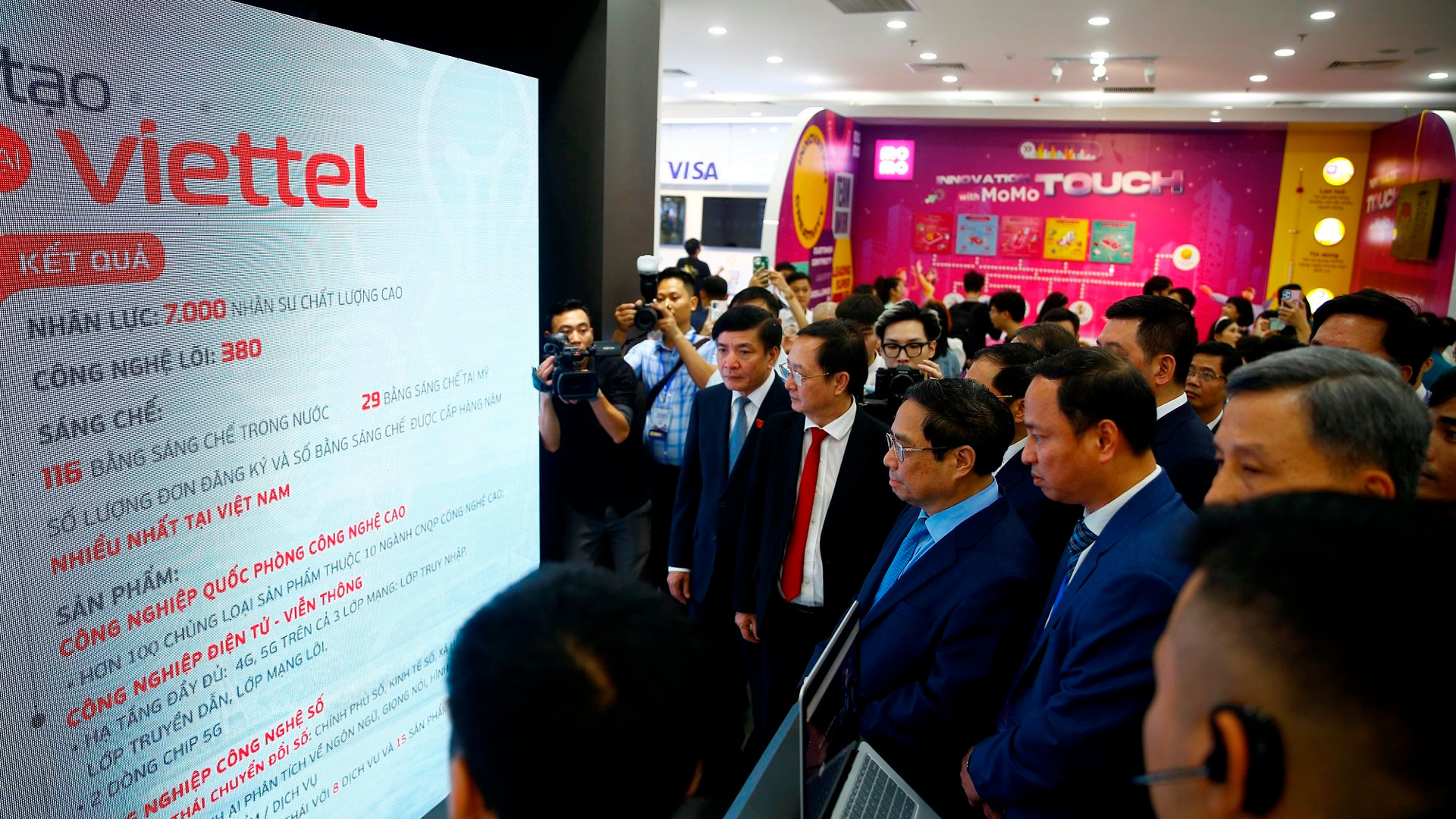 Viettel, Samsung, SpaceX hội tụ tại Triển lãm Quốc tế Đổi mới sáng tạo Việt Nam 2023: Trình diễn hàng loạt công nghệ mới, công bố chip 5G - Ảnh 4.