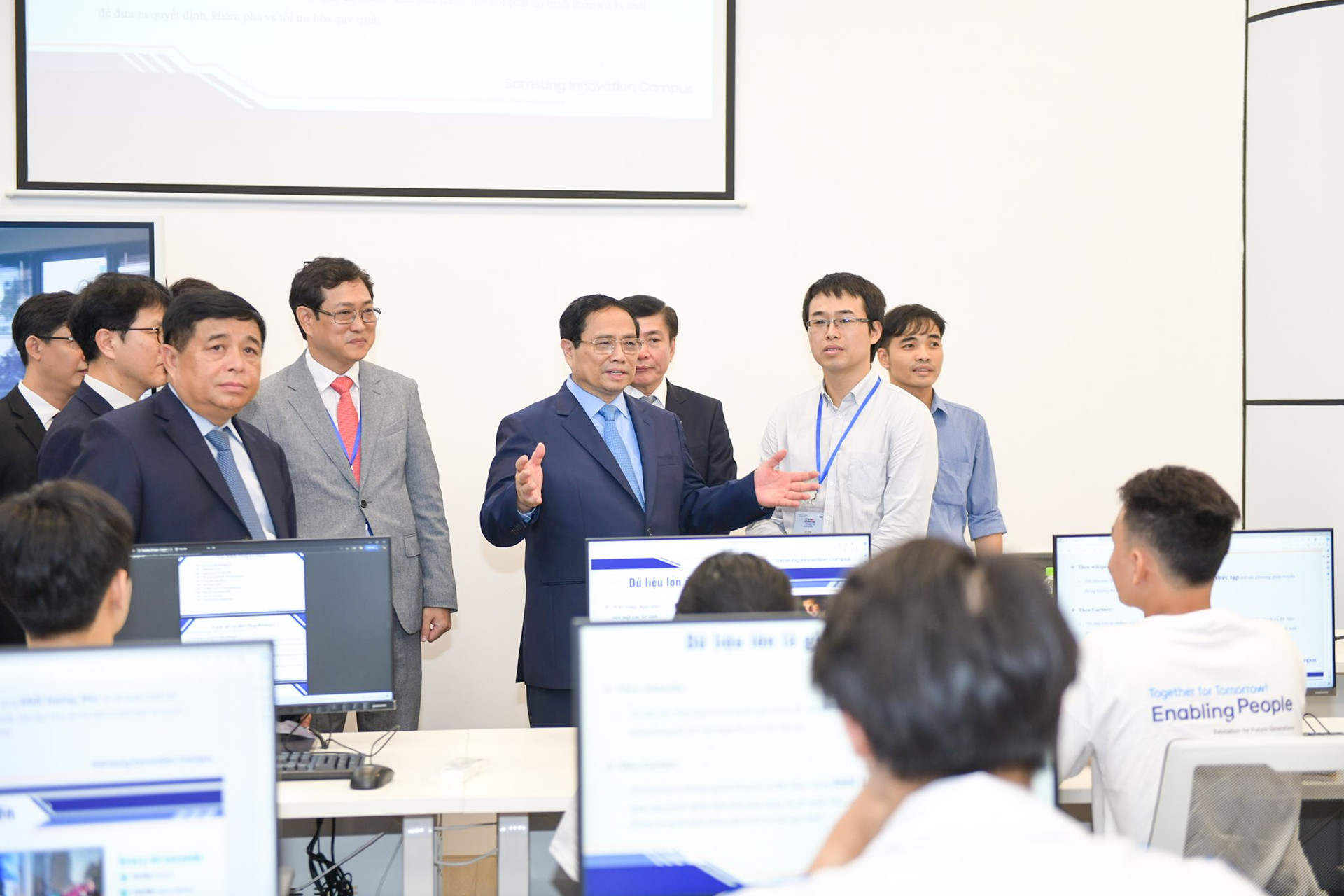 Viettel, Samsung, SpaceX hội tụ tại Triển lãm Quốc tế Đổi mới sáng tạo Việt Nam 2023: Trình diễn hàng loạt công nghệ mới, công bố chip 5G - Ảnh 10.
