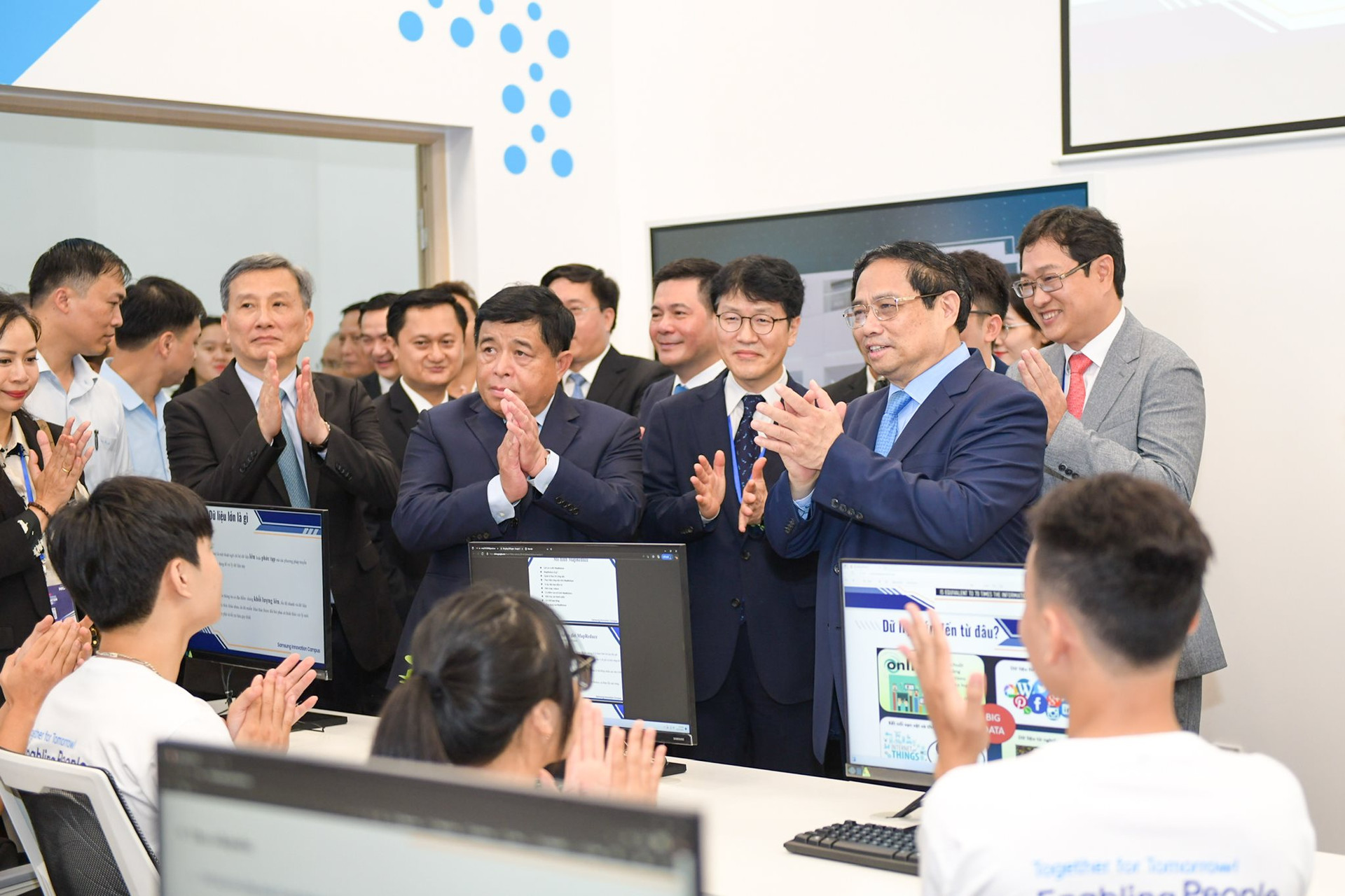 Viettel, Samsung, SpaceX hội tụ tại Triển lãm Quốc tế Đổi mới sáng tạo Việt Nam 2023: Trình diễn hàng loạt công nghệ mới, công bố chip 5G - Ảnh 11.