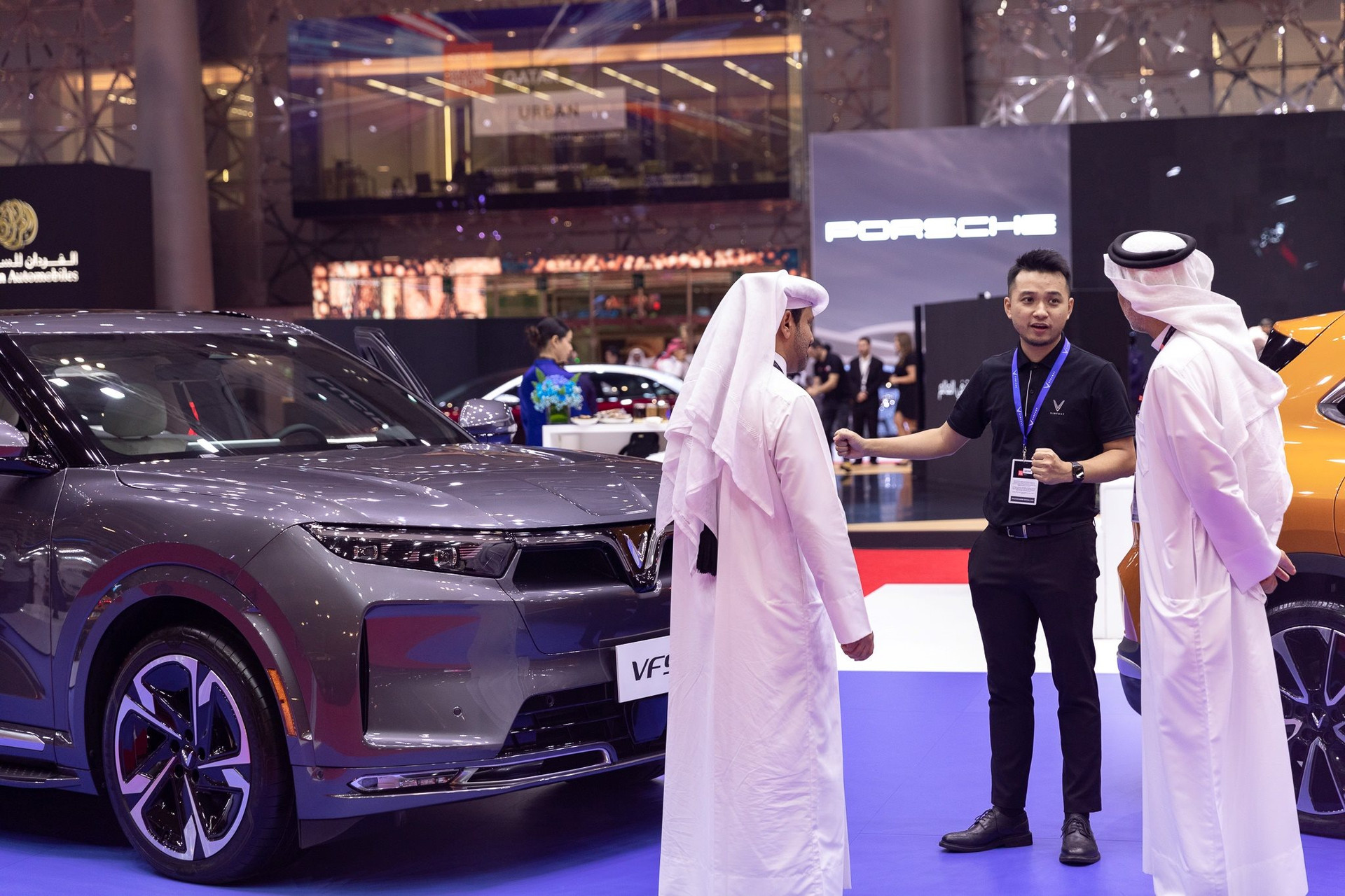 VinFast đem 4 mẫu EV đến Qatar, sắp bán xe cho người Ả Rập? - Ảnh 1.
