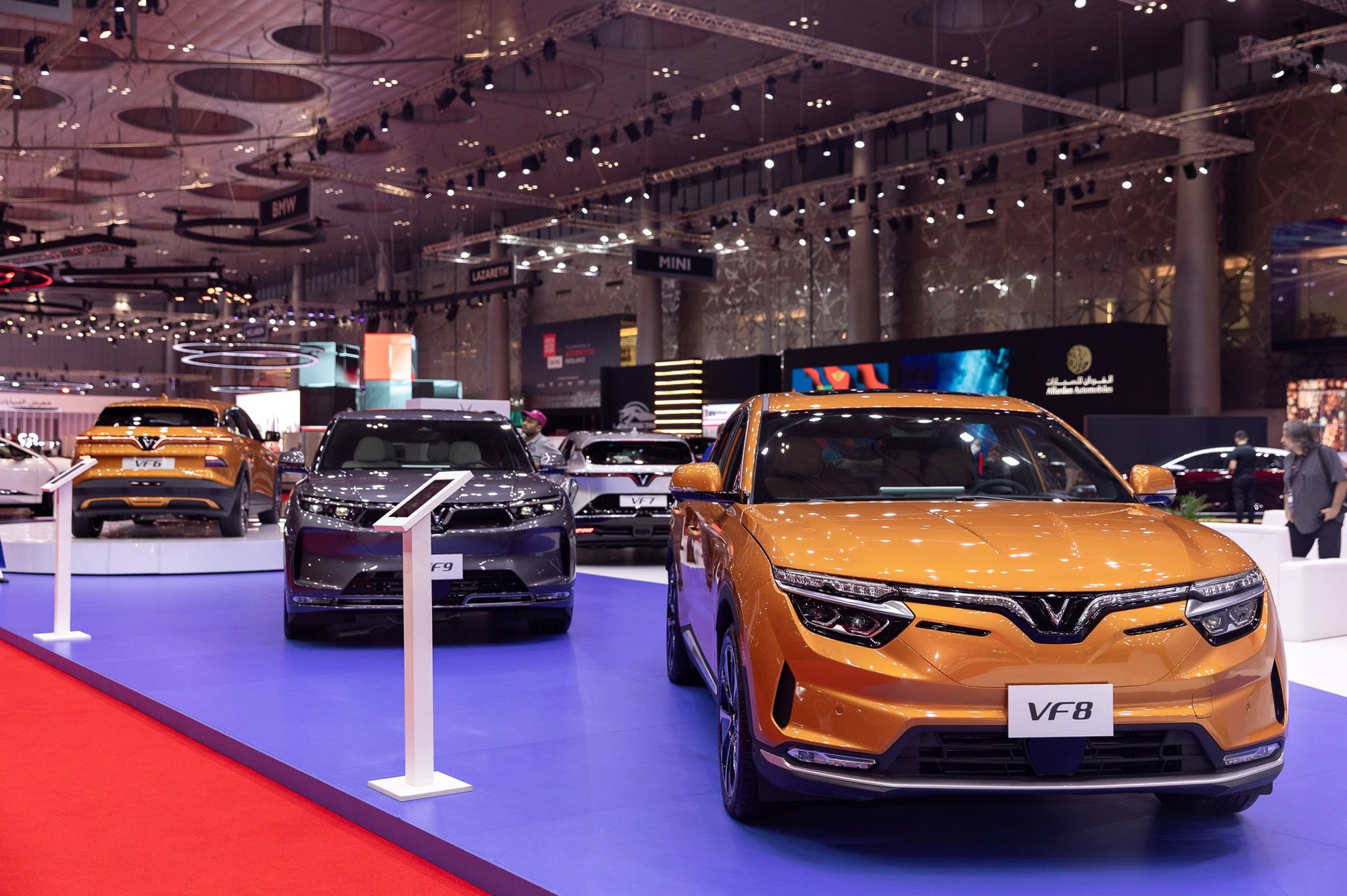 VinFast đem 4 mẫu EV đến Qatar, sắp bán xe cho người Ả Rập? - Ảnh 2.