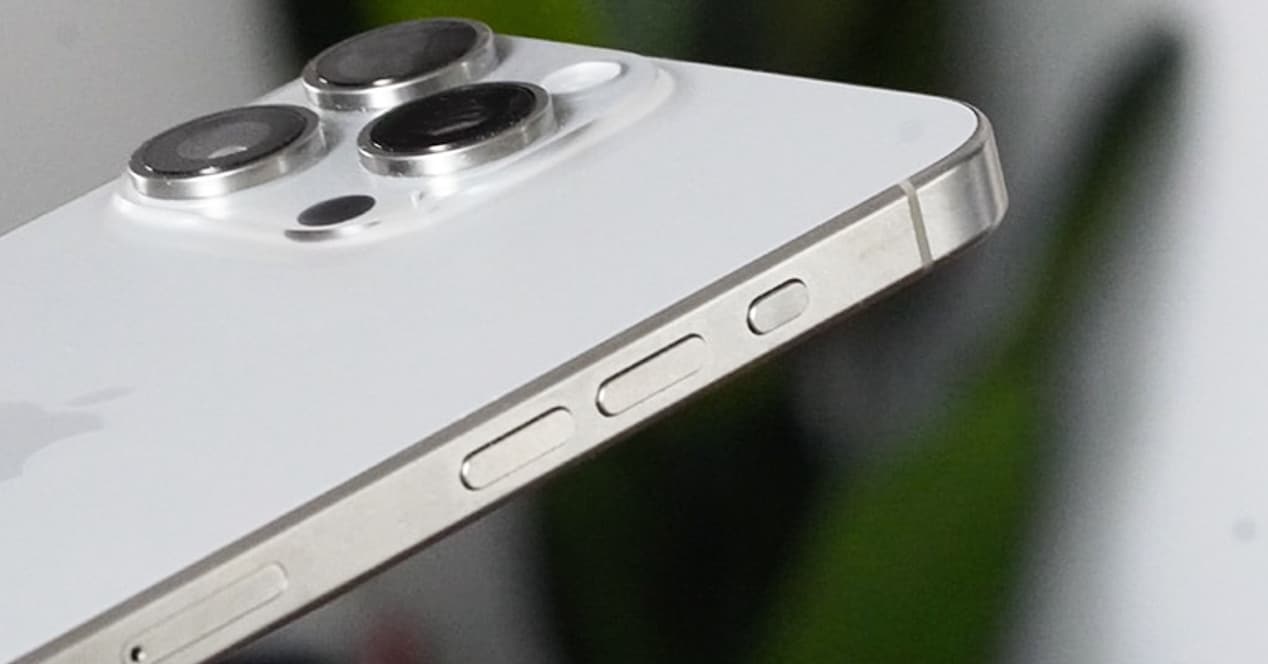 iPhone giá 11 triệu đồng lộ diện hấp dẫn: Ngoại hình sang xịn, có điểm giống iPhone 15 Pro Max- Ảnh 2.