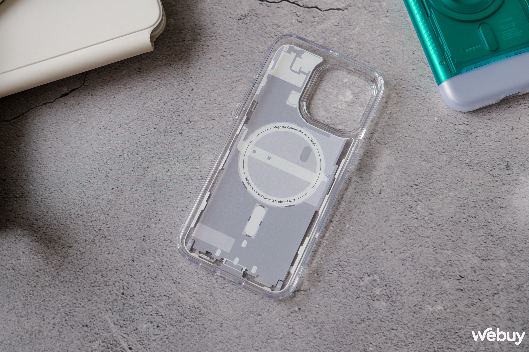 Trên tay 2 mẫu ốp lưng siêu độc lạ của Spigen dành cho iPhone 15 Pro Max- Ảnh 17.