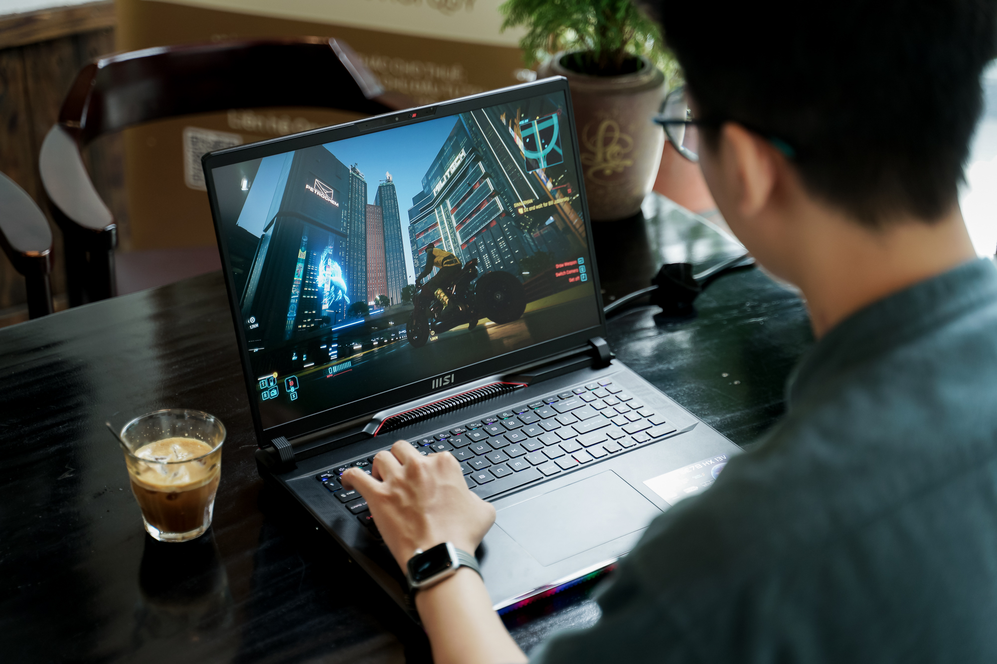 Trải nghiệm MSI Raider GE78 HX 13V: Laptop gaming 17 inch hiệu năng mạnh mẽ, hài lòng cả những game thủ khó tính- Ảnh 12.