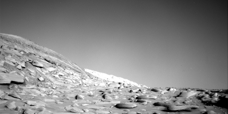 Tàu thám hiểm Curiosity của NASA phát hiện tảng đá giống hóa thạch xương trên bề mặt Sao Hỏa- Ảnh 5.