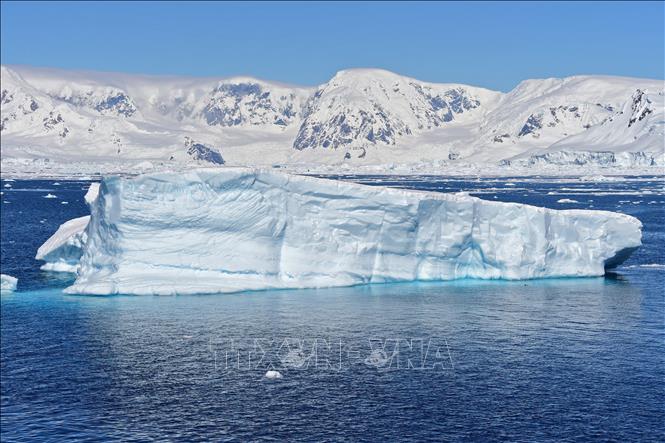 Tảng băng trôi lớn nhất thế giới dịch chuyển lần đầu tiên sau 30 năm- Ảnh 1.
