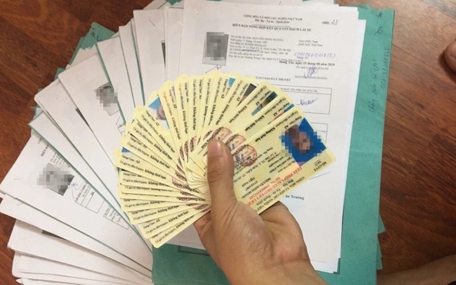 5 loại giấy tờ cần có để đổi giấy phép lái xe online từ thẻ giấy sang thẻ nhựa- Ảnh 2.
