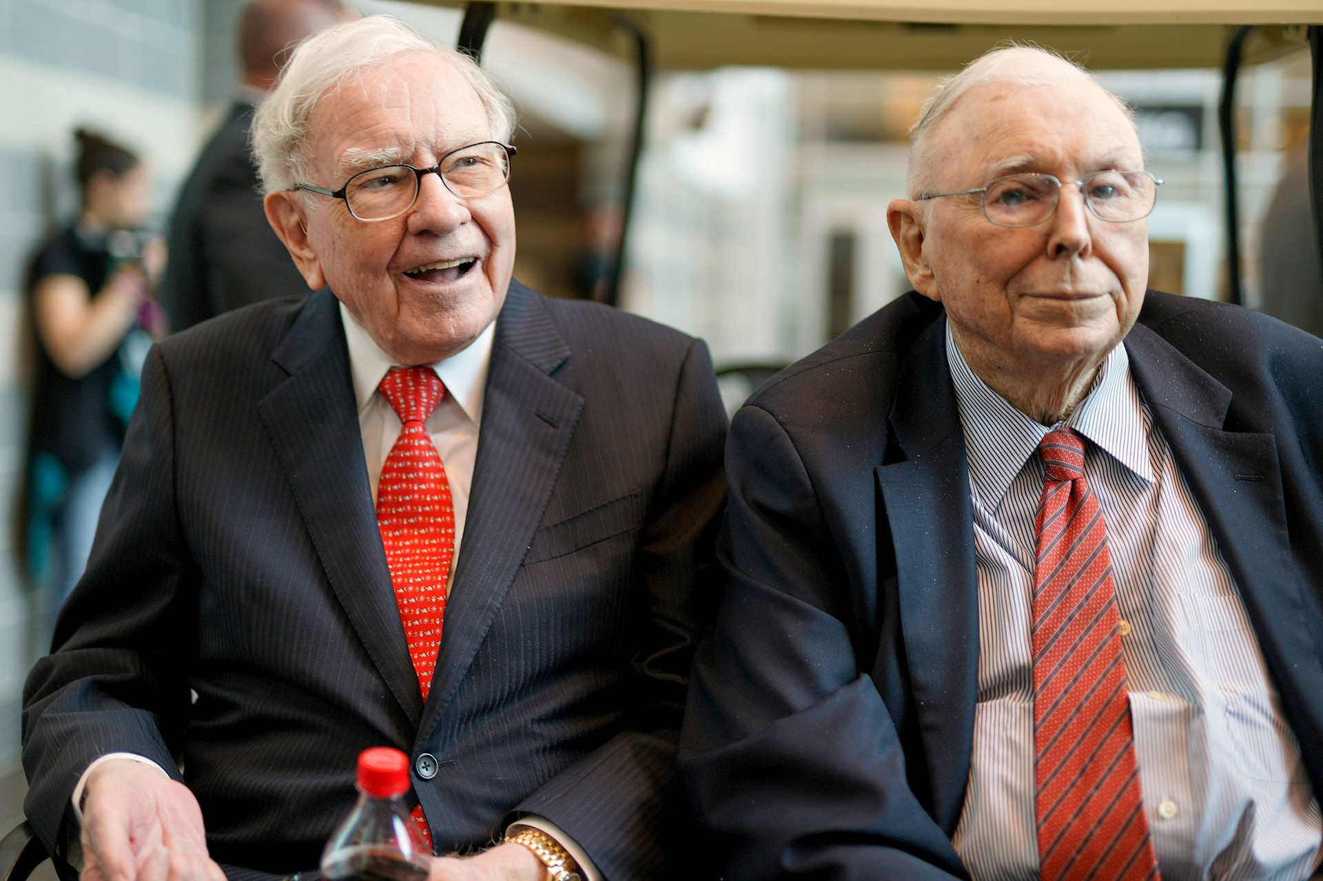 Tỷ phú Charlie Munger, cánh tay phải đắc lực của Warren Buffett, qua đời ở tuổi 99- Ảnh 2.