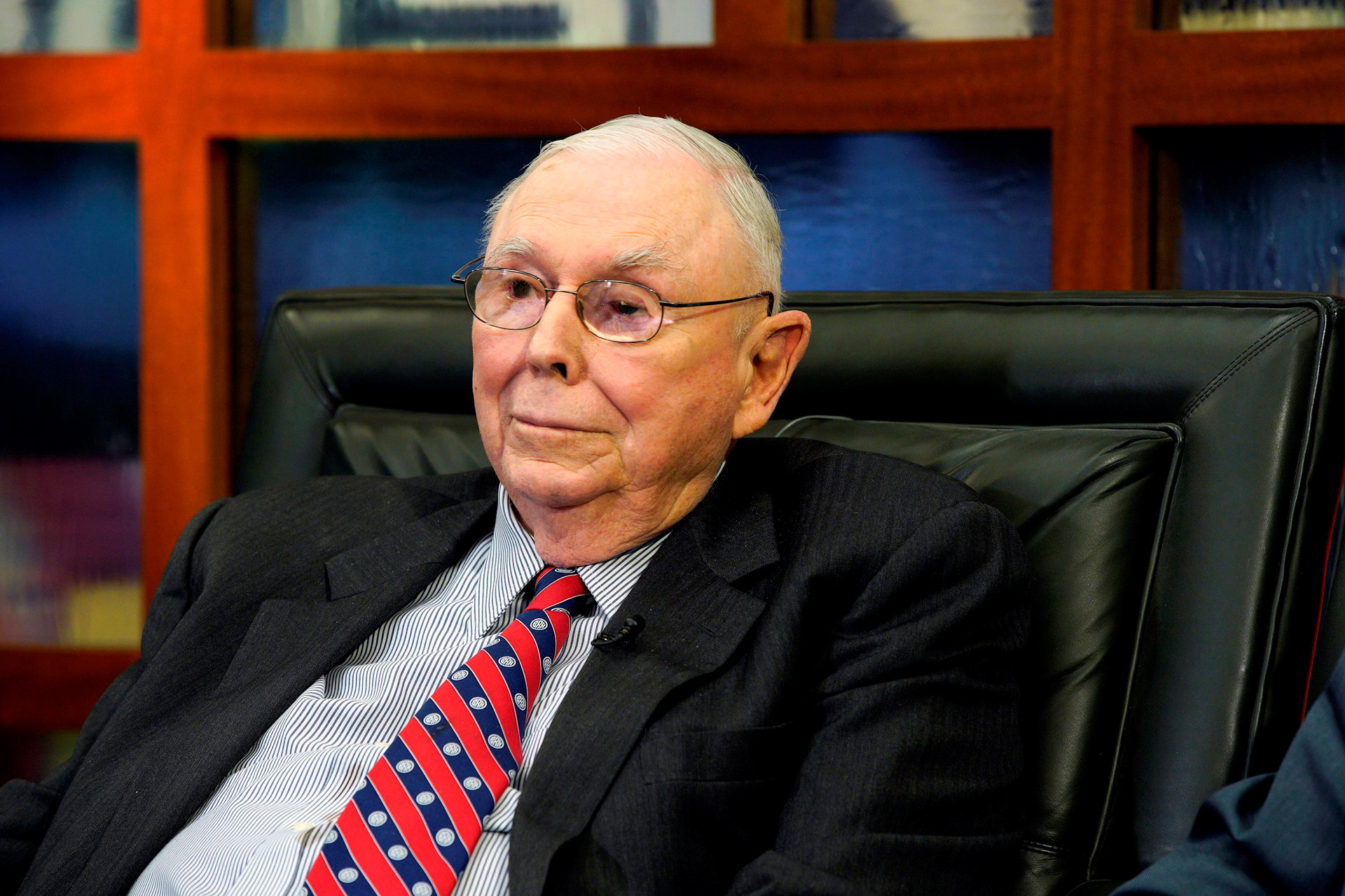 Tỷ phú Charlie Munger, cánh tay phải đắc lực của Warren Buffett, qua đời ở tuổi 99- Ảnh 1.