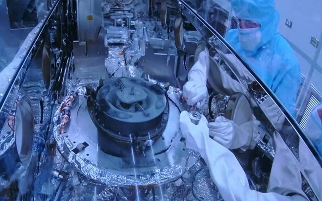Mỹ trưng bày mẫu vật tiểu hành tinh do tàu vũ trụ của NASA mang về Trái đất - Ảnh 1.