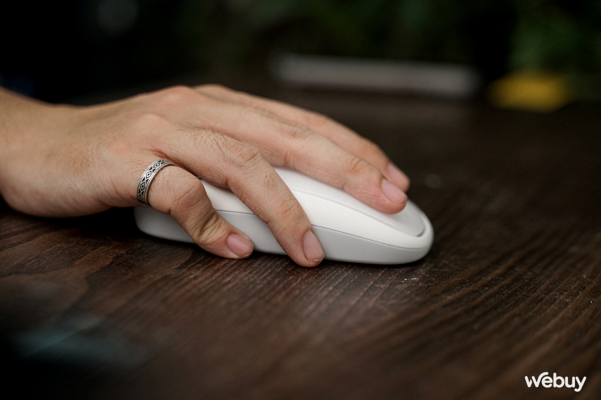Ốp công thái học cho Apple Magic Mouse: Cầm “sướng” hơn, thêm sạc không dây nhưng dùng 1 phút là phải bỏ - Ảnh 3.