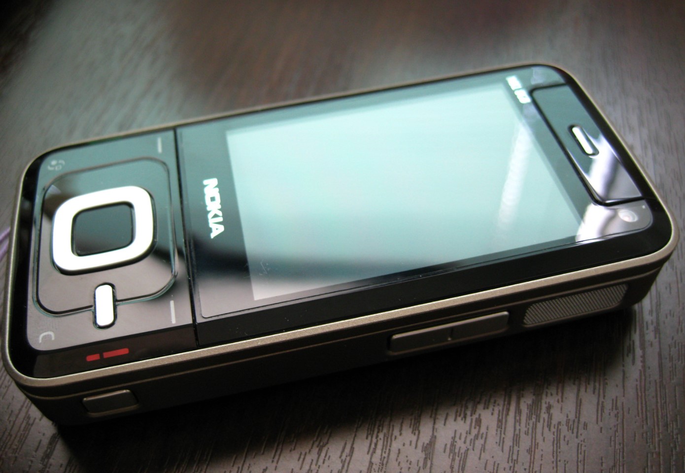 Nhìn lại Nokia N86: chiếc Symbian đỉnh cao cuối cùng - Ảnh 2.