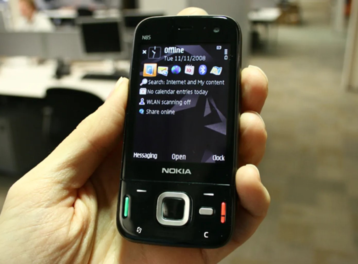 Nhìn lại Nokia N86: chiếc Symbian đỉnh cao cuối cùng - Ảnh 3.