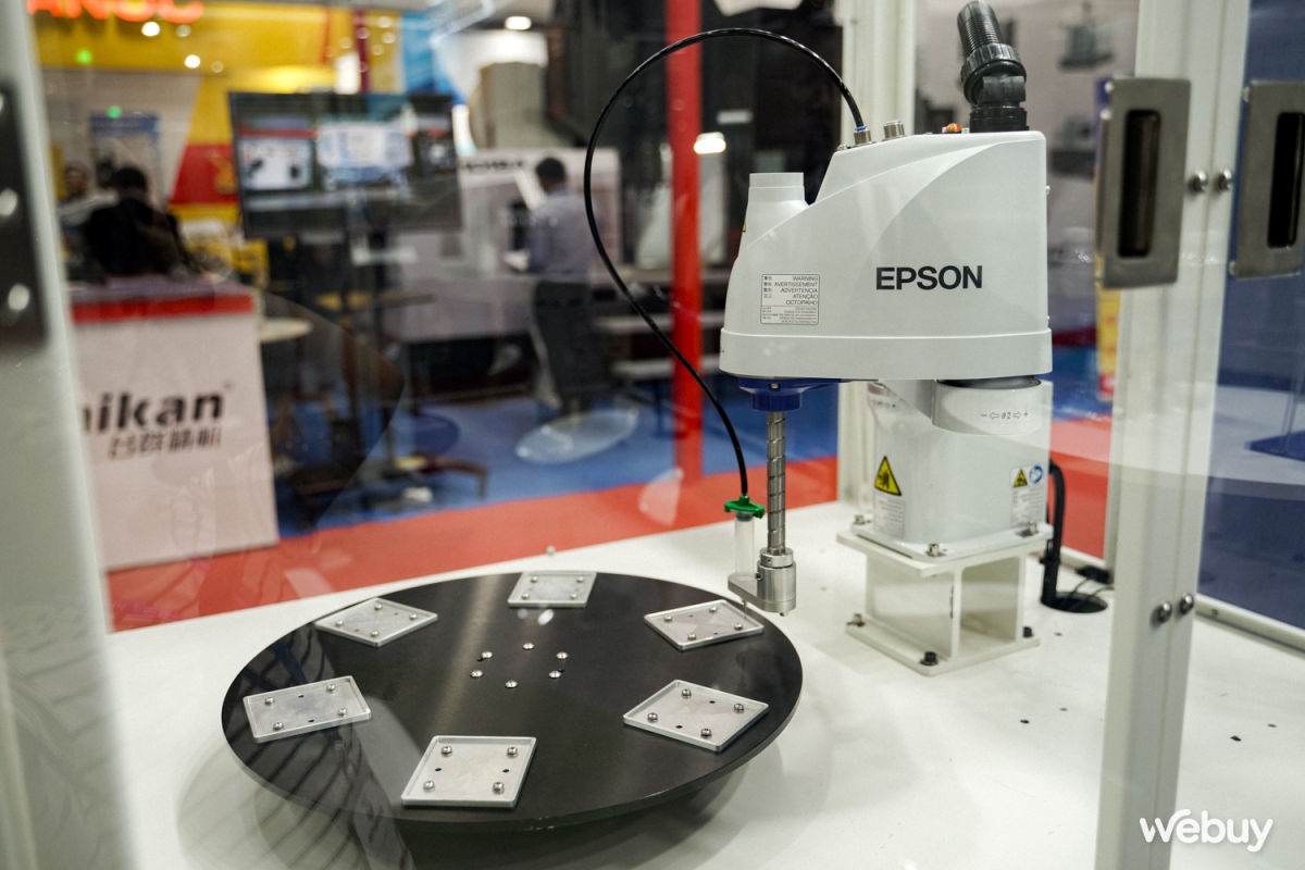 Trải nghiệm ưu việt của 4 robot SCARA Epson tại Bắc Ninh: Linh hoạt, nhỏ gọn và thông minh hơn