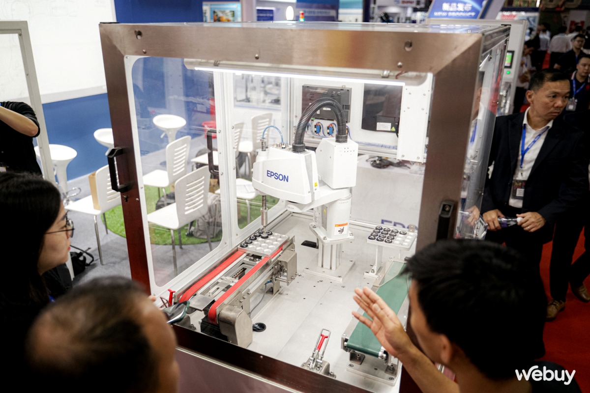 Trải nghiệm ưu việt của 4 robot SCARA Epson tại Bắc Ninh: Linh hoạt, nhỏ gọn và thông minh hơn