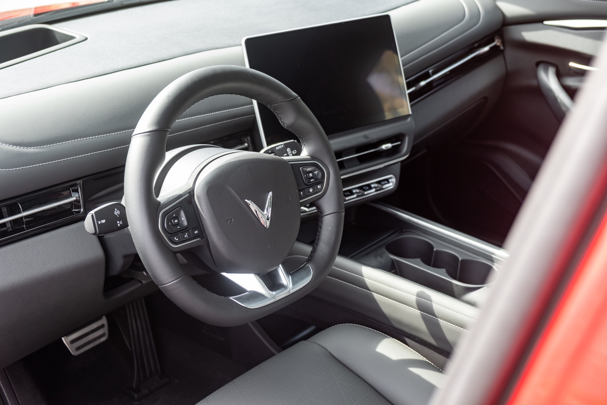 Chi tiết VinFast VF 7 Plus bản thương mại: Giá từ 999 triệu, đẹp như concept, nhiều công nghệ vượt phân khúc- Ảnh 23.