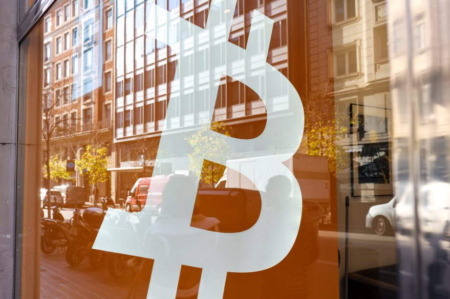 Bitcoin hồi về gần 42.000 USD sau đợt lao dốc sâu nhất 4 tháng- Ảnh 1.
