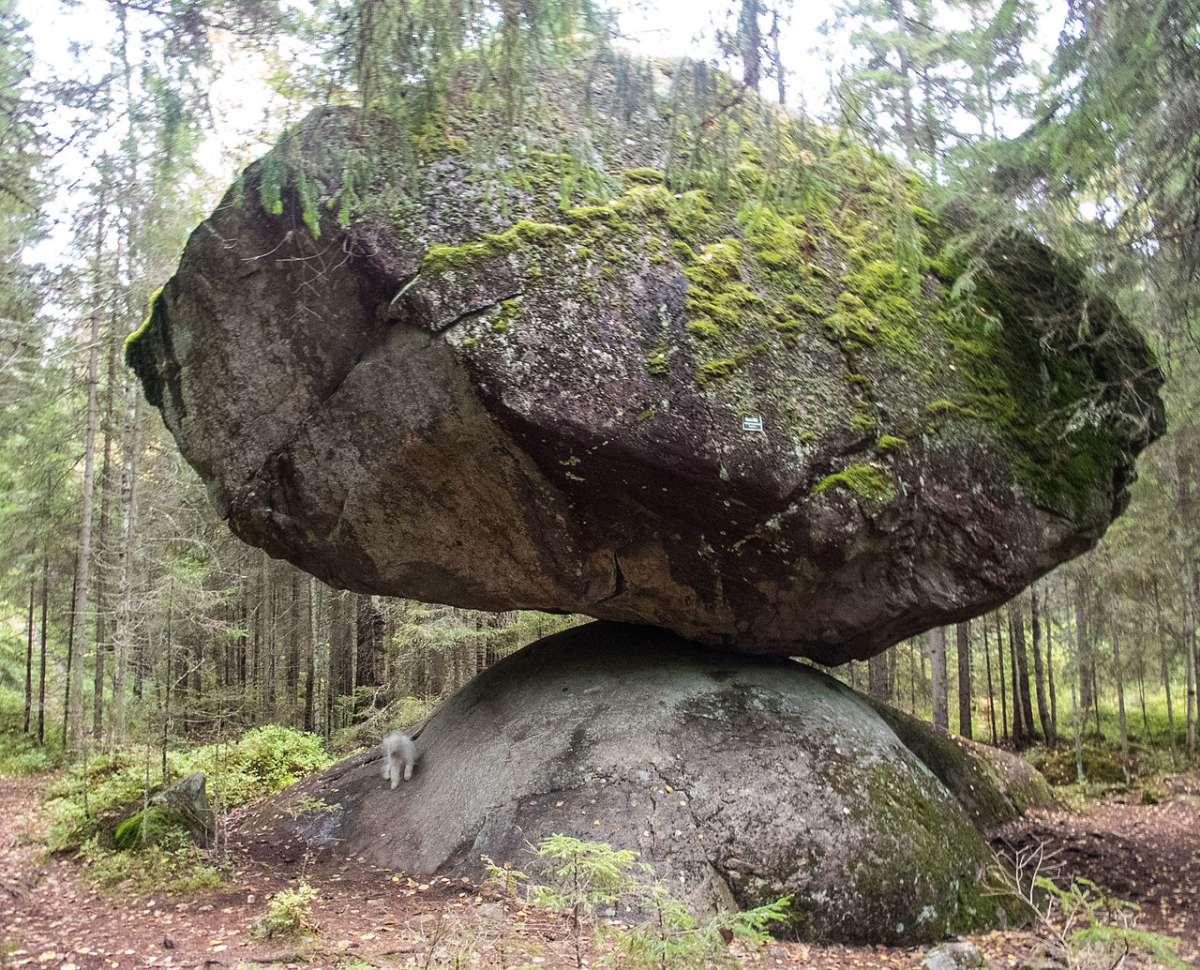 Kummakivi: Tảng đá thách thức 'trọng lực' bí ẩn tại Phần Lan- Ảnh 1.