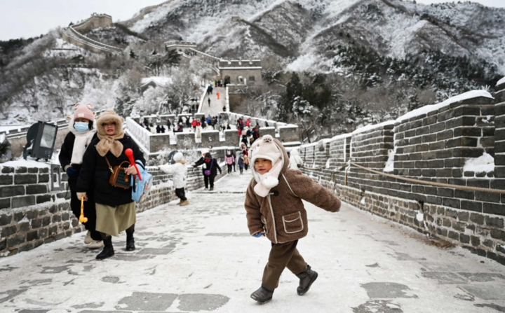 Giá rét kỷ lục ở Trung Quốc: 'Trong tủ lạnh còn ấm hơn bên ngoài'- Ảnh 1.