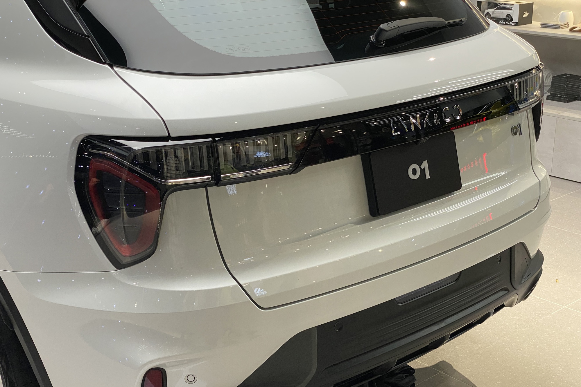 Ảnh thực tế Lynk & Co 01 vừa ra mắt VN: Cùng cỡ CX-5 nhưng trang bị cao cấp hơn hẳn, chờ giá để quyết định doanh số- Ảnh 6.