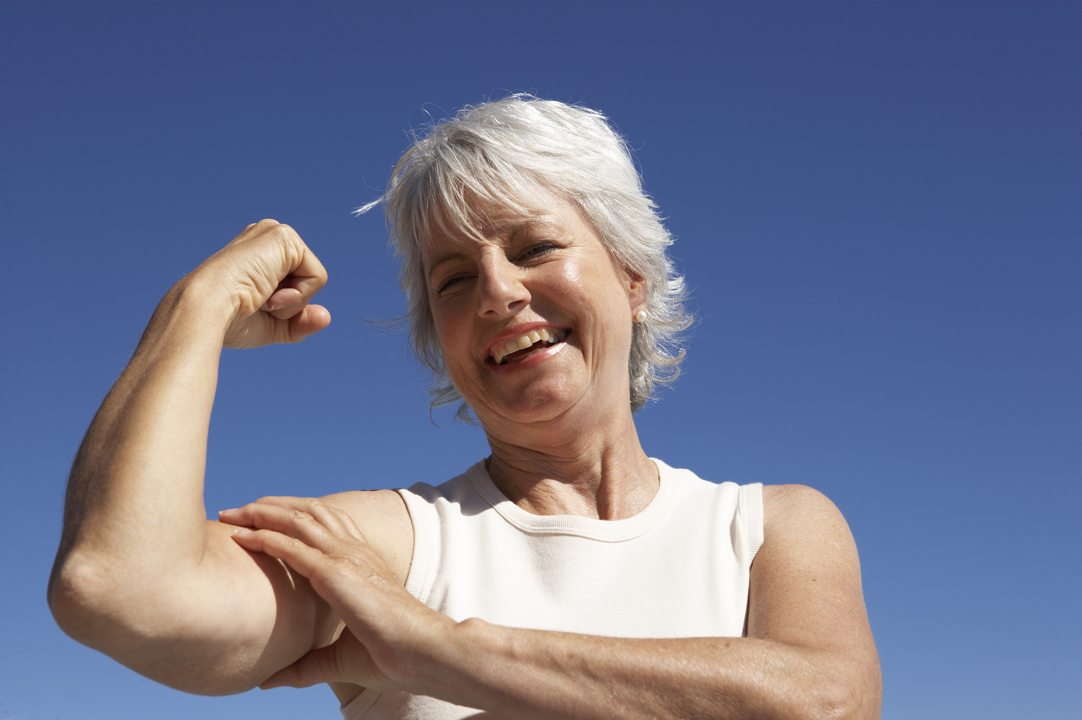 Strong bones. Мышцы у пожилых. Пожилая женщина мышцы. Здоровье мышц.