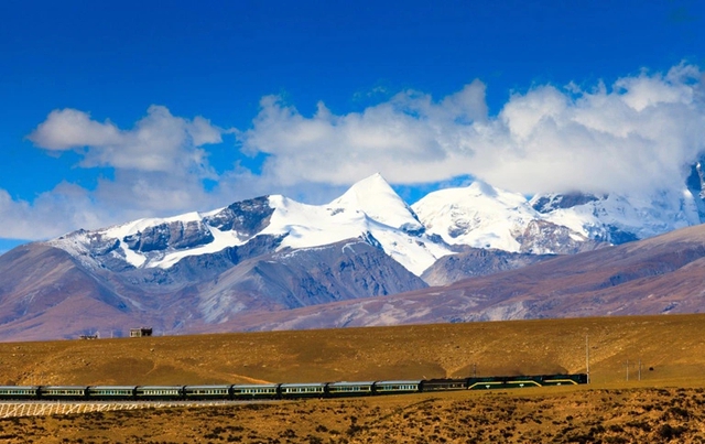 Xây xong đường sắt cao nhất thế giới, Trung Quốc chôn 15.000 cây sắt 2 bên, ở trong chứa thứ "cực độc"- Ảnh 1.