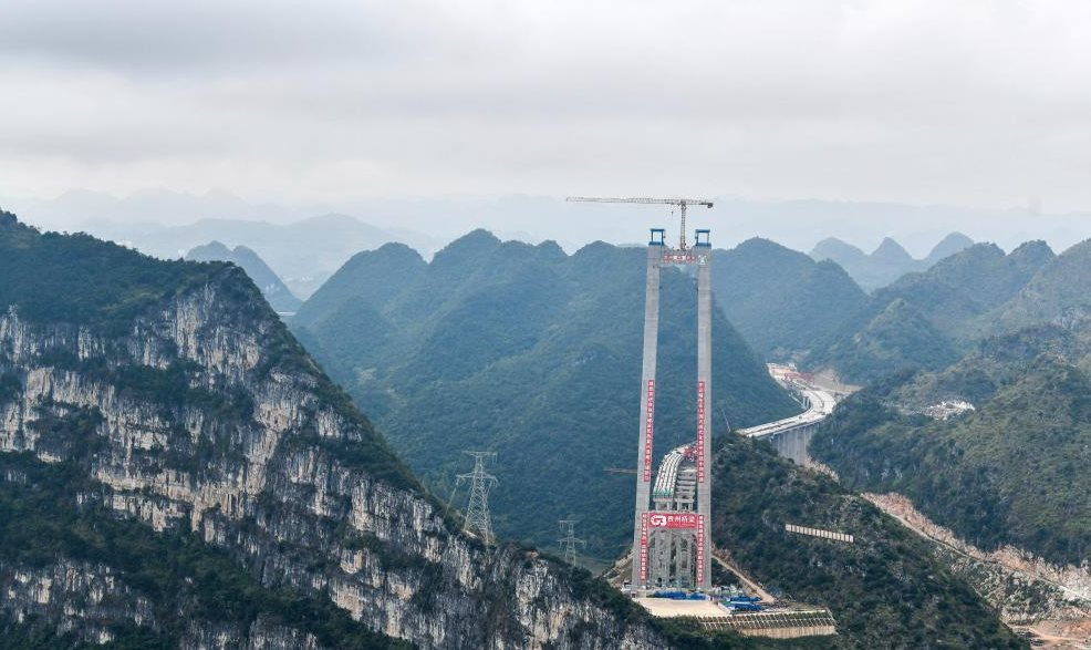 ‘Định hình lại cơ sở hạ tầng thế giới’ - Trung Quốc xây cầu cao tới 625 mét không nước nào có, đi qua ‘vết nứt Trái đất’ chỉ trong 1 phút- Ảnh 3.
