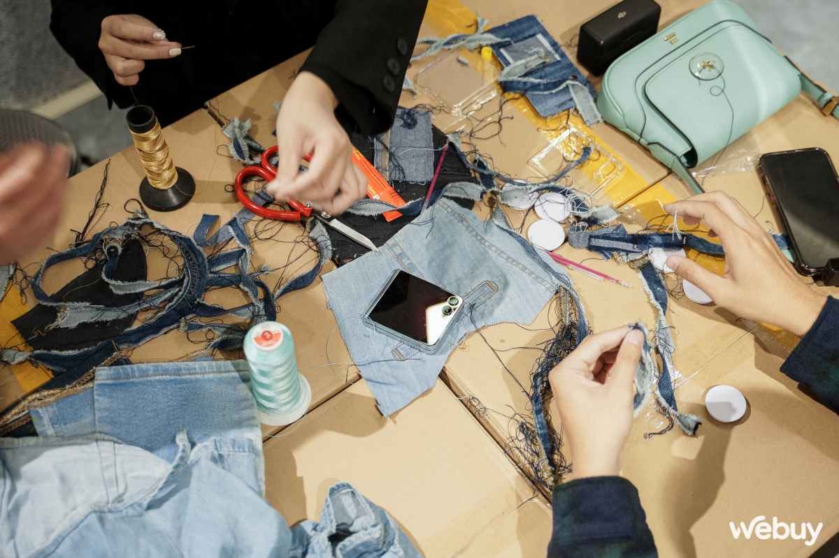 Samfan Hà Nội tự chế ốp lưng, pop socket từ quần jeans cũ, đi workshop vui còn có quà mang về- Ảnh 4.