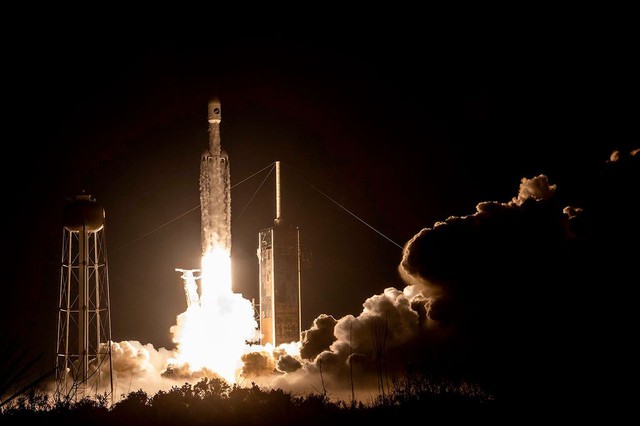 Tên lửa 'con cưng' của Elon Musk chở tàu vũ trụ tuyệt mật của Mỹ lên quỹ đạo: 8,5 phút, đáp đất mỹ mãn- Ảnh 1.