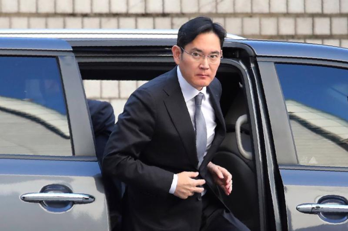 Chủ tịch Samsung "gây bão" với bức ảnh chưa từng có, khiến dân mạng Hàn Quốc cực tò mò một điều- Ảnh 2.