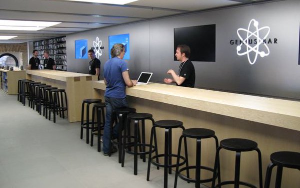 Cách Steve Jobs tạo nên “linh hồn” cho Apple Store: Sao chép khách sạn 5 sao, quầy Genius Bar là nơi quan trọng nhất, 10 người ghé 9 người quay lại - Ảnh 1.