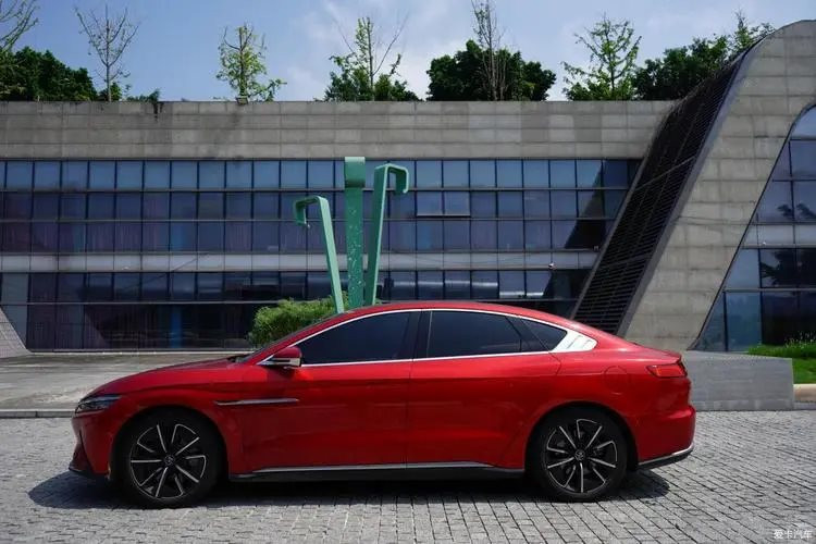 Mẫu xe điện hút khách hơn Tesla Model 3 sắp có thêm phiên bản mới, giá chưa tới 800 triệu đồng - Ảnh 3.