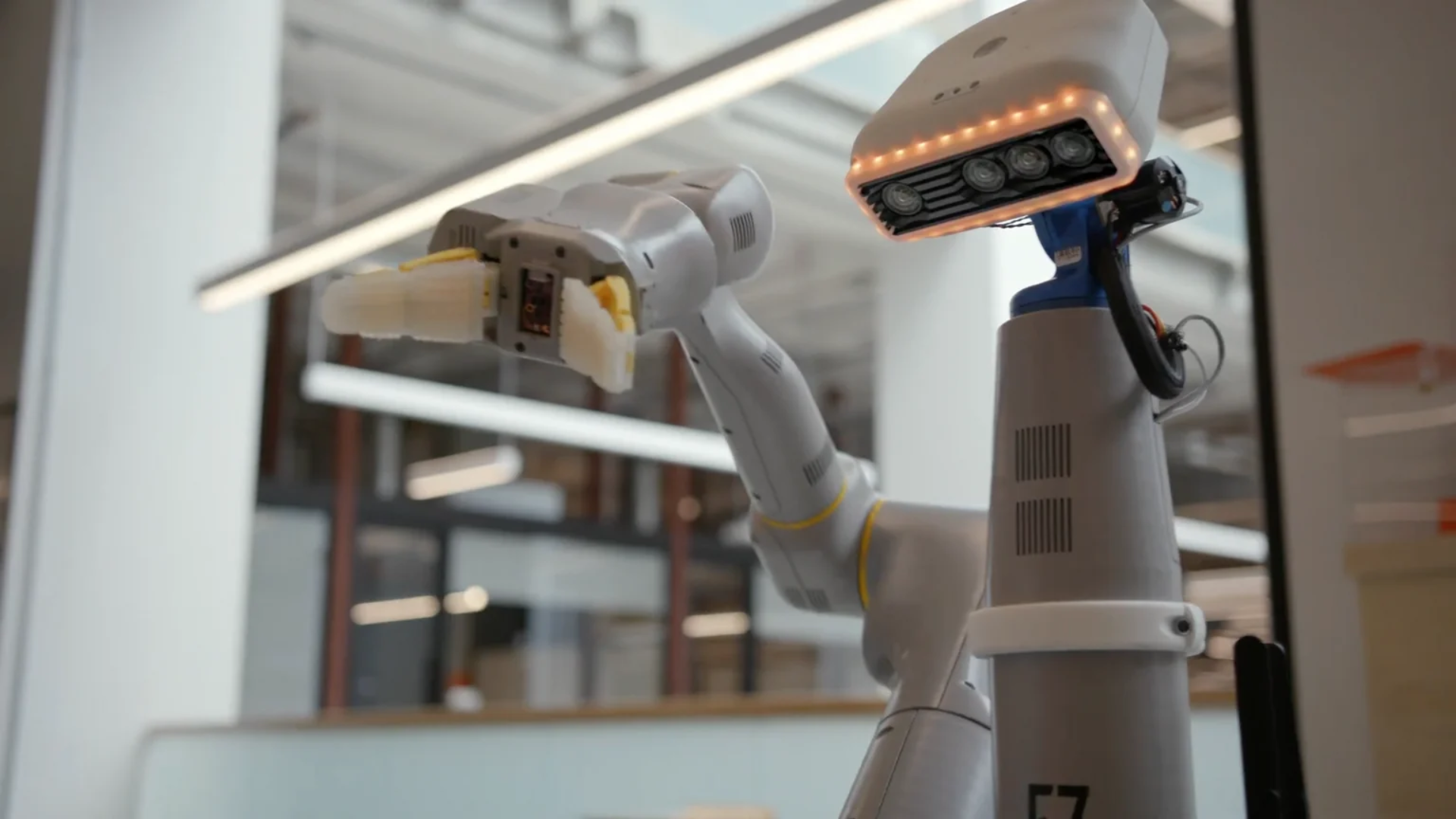 Vừa sa thải 12.000 nhân sự, công ty mẹ Google tiếp tục sa thải hơn 100 robot quét dọn - Ảnh 2.