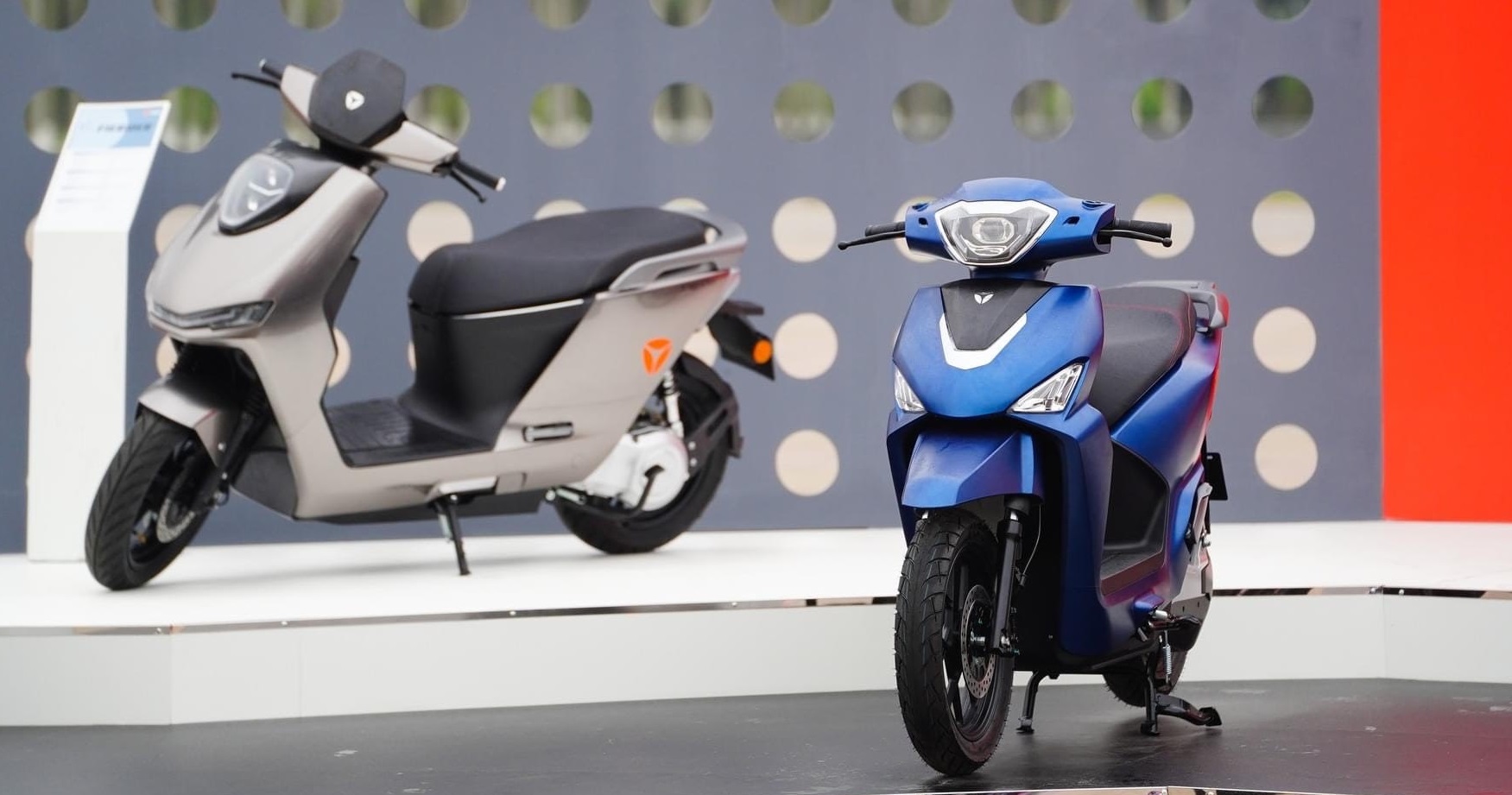 Đòi cạnh tranh với cả Honda Vision và VinFast Vento S, mẫu xe máy điện mới giá từ 26 triệu đồng có gì hot? - Ảnh 1.