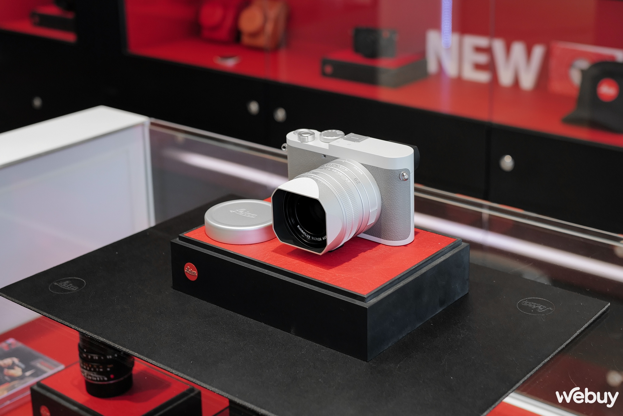 Mở hộp máy ảnh hạng sang Leica Q2 Ghost Edition: Màu xám xi măng, lấy ý tưởng từ đồng hồ Rolex hiếm - Ảnh 1.