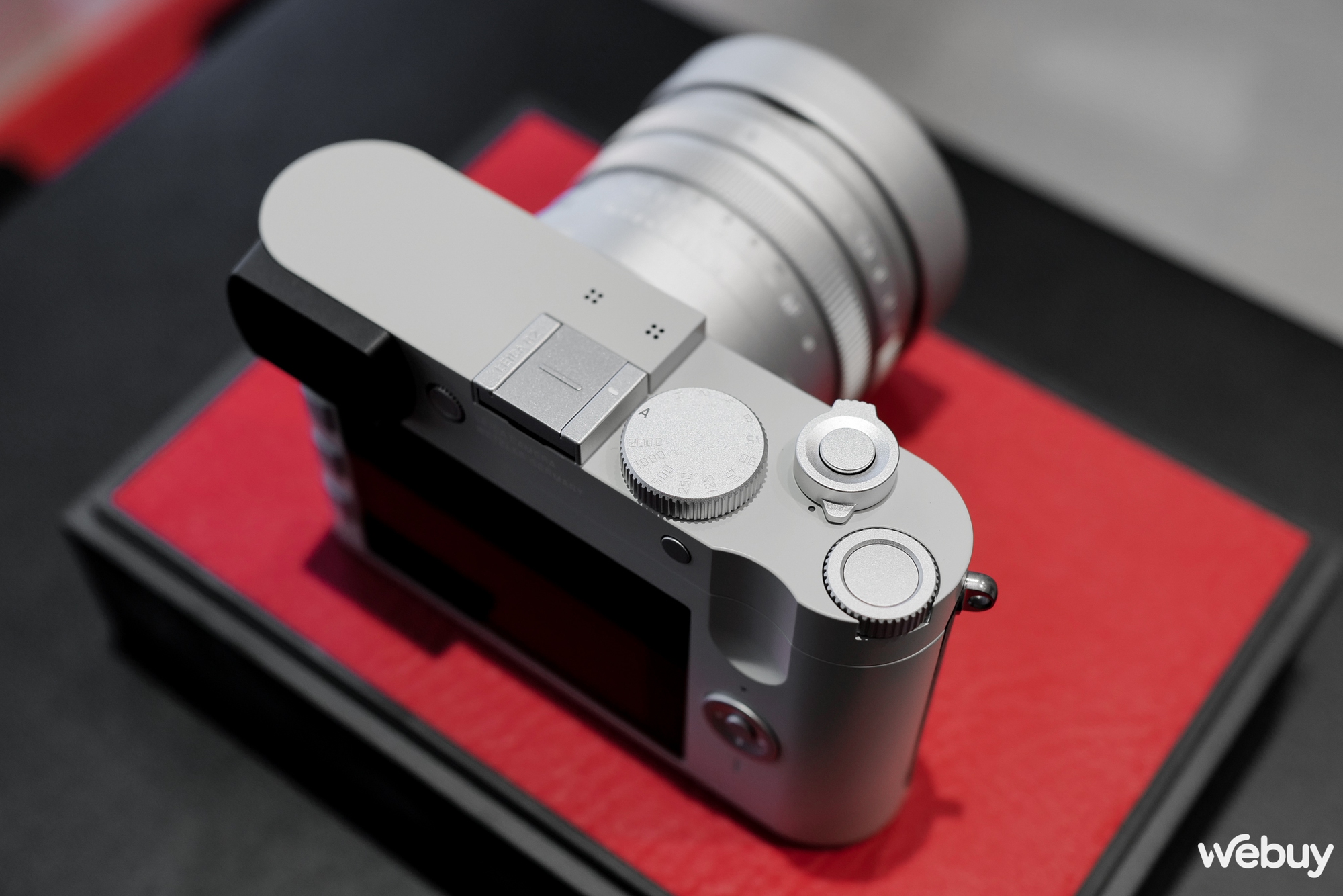 Mở hộp máy ảnh hạng sang Leica Q2 Ghost Edition: Màu xám xi măng, lấy ý tưởng từ đồng hồ Rolex hiếm - Ảnh 11.