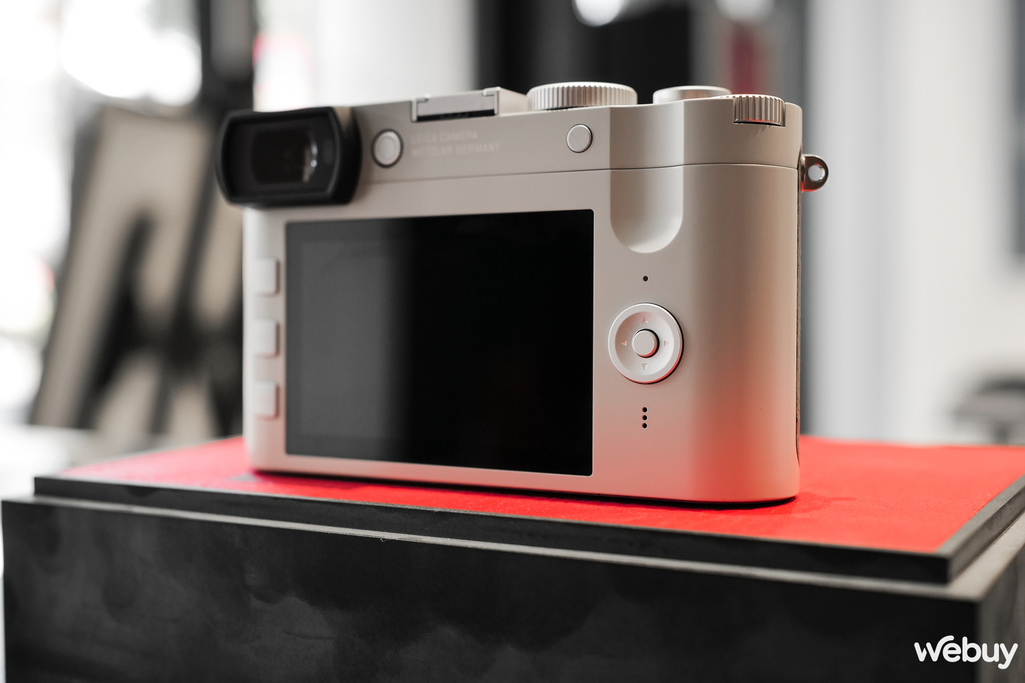 Mở hộp máy ảnh hạng sang Leica Q2 Ghost Edition: Màu xám xi măng, lấy ý tưởng từ đồng hồ Rolex hiếm - Ảnh 13.