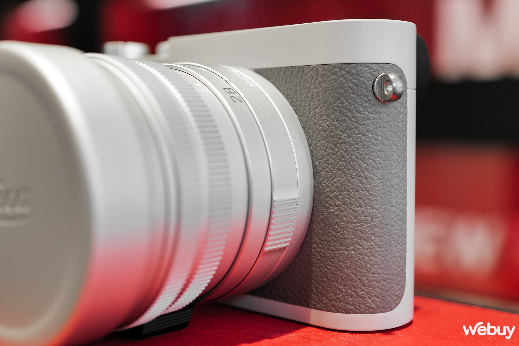 Mở hộp máy ảnh hạng sang Leica Q2 Ghost Edition: Màu xám xi măng, lấy ý tưởng từ đồng hồ Rolex hiếm - Ảnh 10.