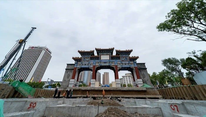 Trung Quốc di chuyển khối kiến trúc nặng 600 tấn chỉ trong 3 ngày mà không cần gỡ dù chỉ một viên gạch ngói - Ảnh 2.