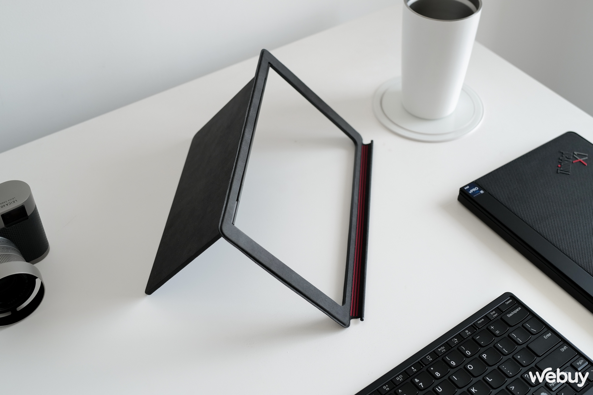 Cận cảnh Lenovo ThinkPad X1 Fold 16 Gen 1: Laptop doanh nhân 16 inch trong thân hình máy tính bảng - Ảnh 11.