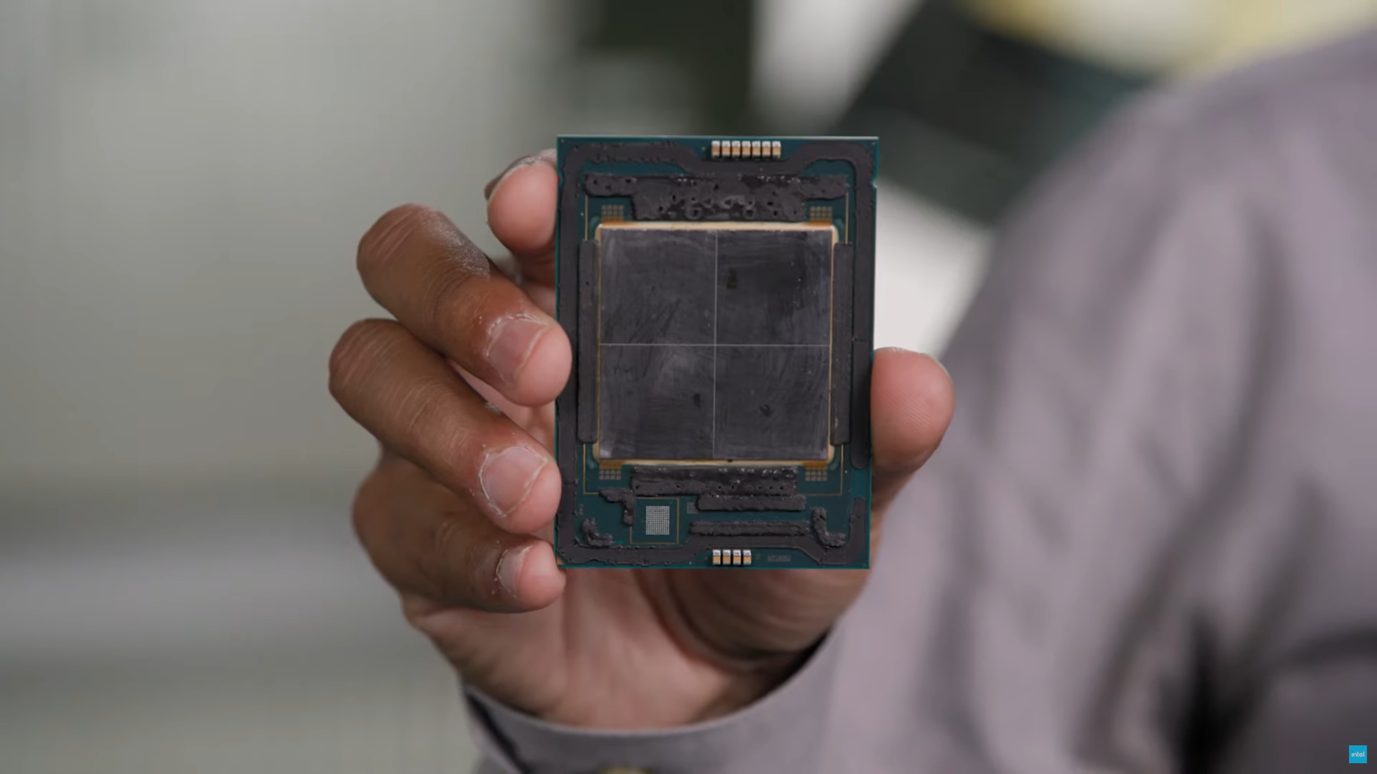Một con chip của Intel 'ngốn' tới gần 2 Kilowatt điện khi hoạt động, làm được điều mà không CPU nào đạt được - Ảnh 1.