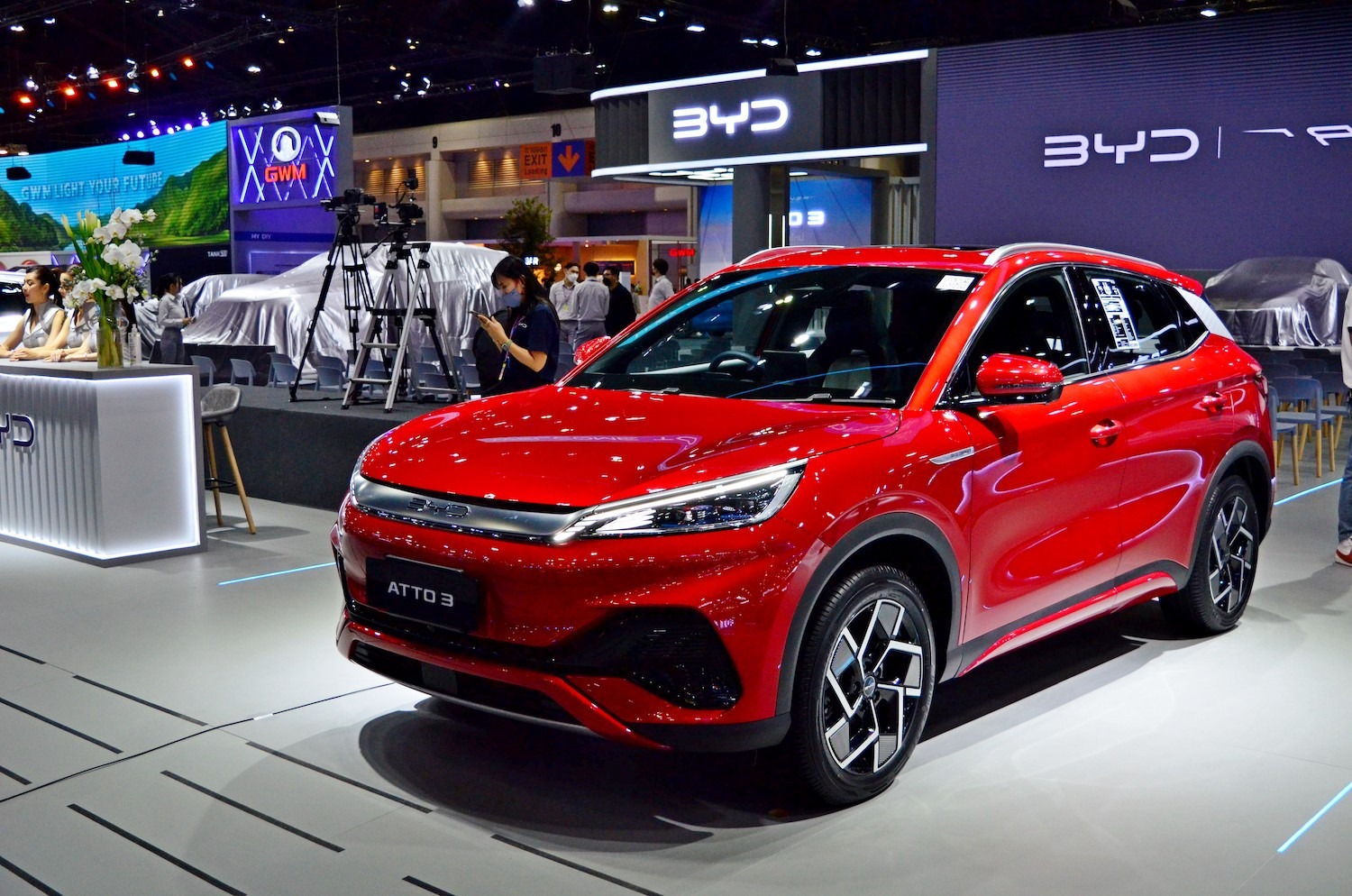 'Giật mình' với sự phát triển của thị trường xe Trung Quốc: Cứ 4 chiếc bán ra có một là xe điện - Ảnh 1.