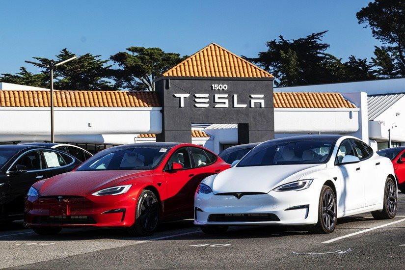 Chiêu giảm giá xe điện của Tesla bắt đầu phản tác dụng, các hãng xe chạy theo cẩn thận nhận 'trái đắng' - Ảnh 2.