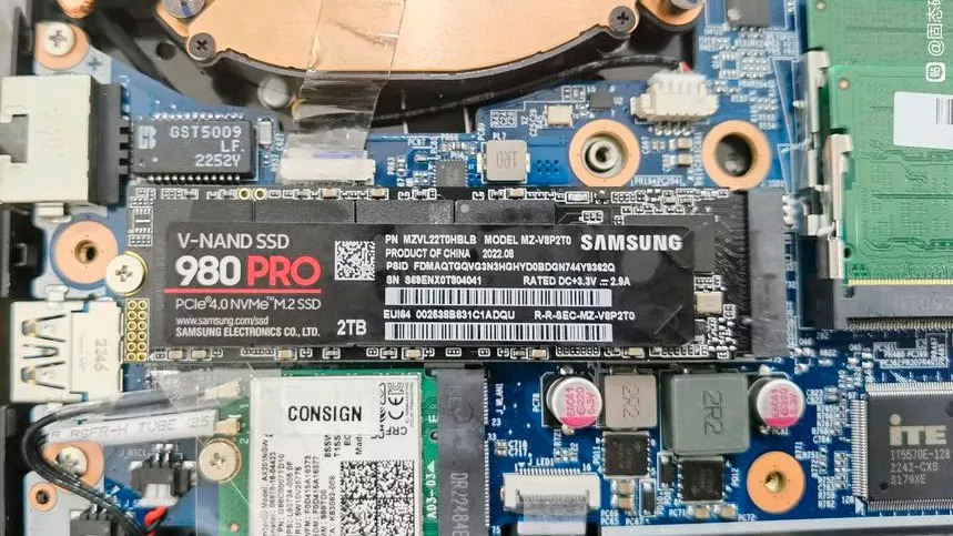 Mẫu ổ SSD nổi tiếng của Samsung bị làm giả tràn lan, tinh vi đến mức phần mềm của hãng cũng không phát hiện được - Ảnh 1.